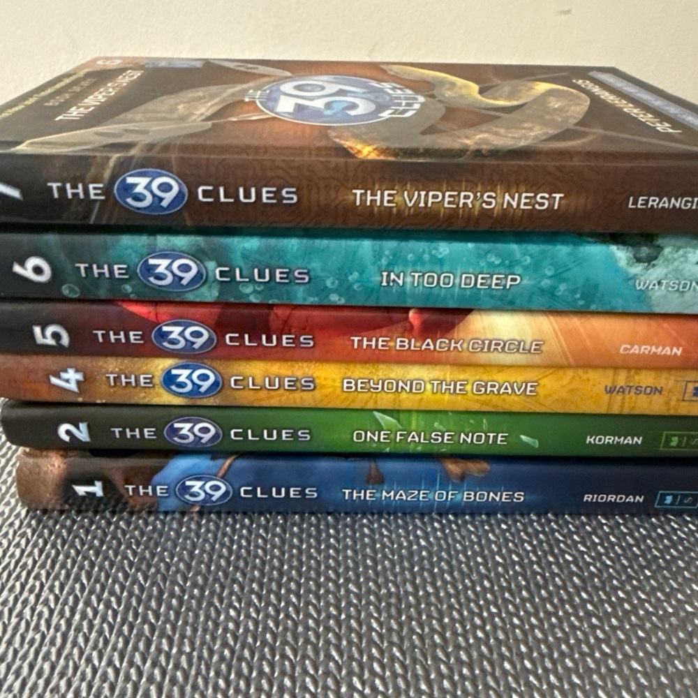 The 39 CLUES W/cards